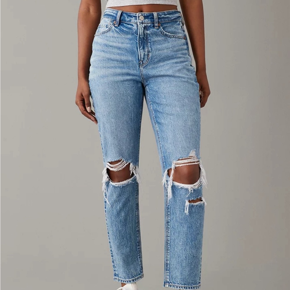 AE Strigid Ripped Mom Jean